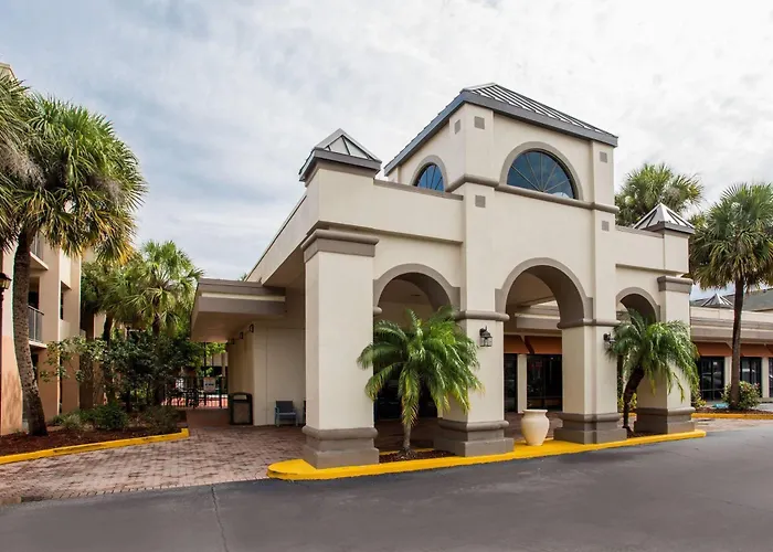 Days Inn & Suites By Wyndham Orlando Airport